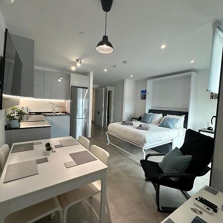 E1 Apartment High Level Sea View ยิบรอลตาร์ ภายนอก รูปภาพ