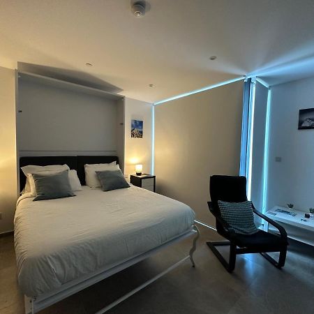 E1 Apartment High Level Sea View ยิบรอลตาร์ ภายนอก รูปภาพ