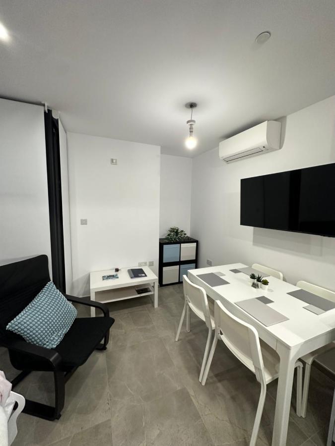 E1 Apartment High Level Sea View ยิบรอลตาร์ ภายนอก รูปภาพ