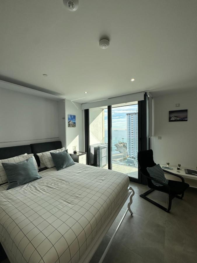 E1 Apartment High Level Sea View ยิบรอลตาร์ ภายนอก รูปภาพ