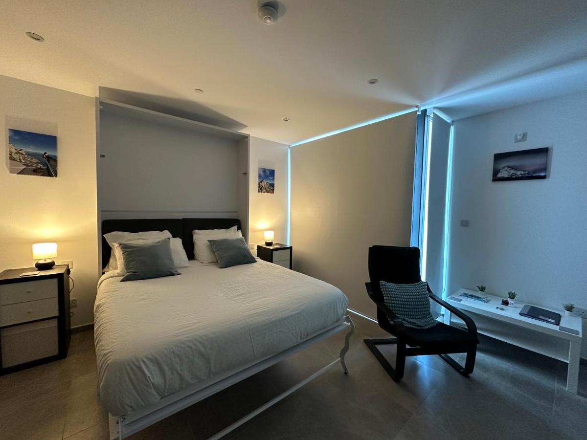 E1 Apartment High Level Sea View ยิบรอลตาร์ ภายนอก รูปภาพ