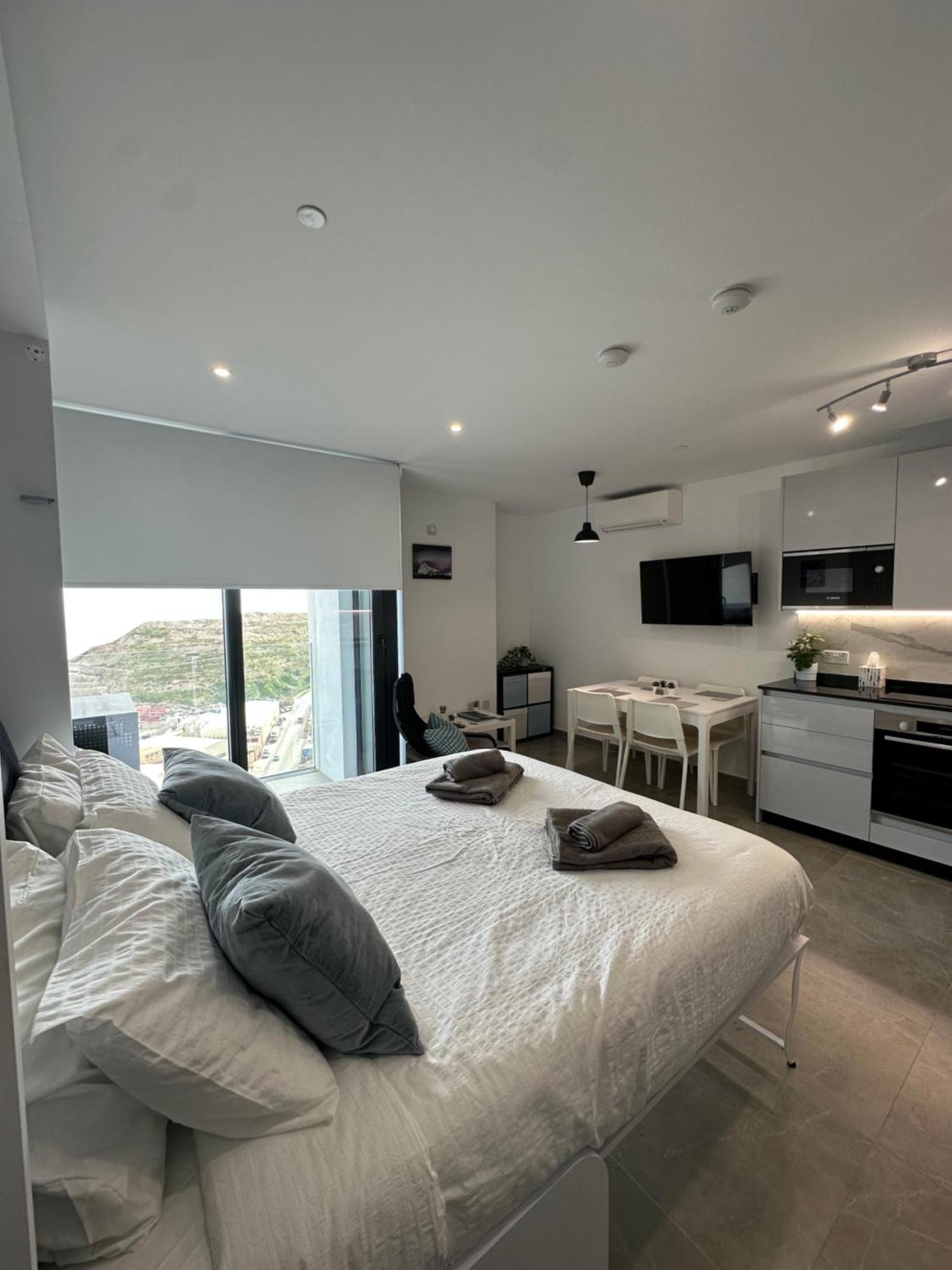 E1 Apartment High Level Sea View ยิบรอลตาร์ ภายนอก รูปภาพ